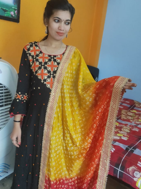 Pooja Pathak profile photo